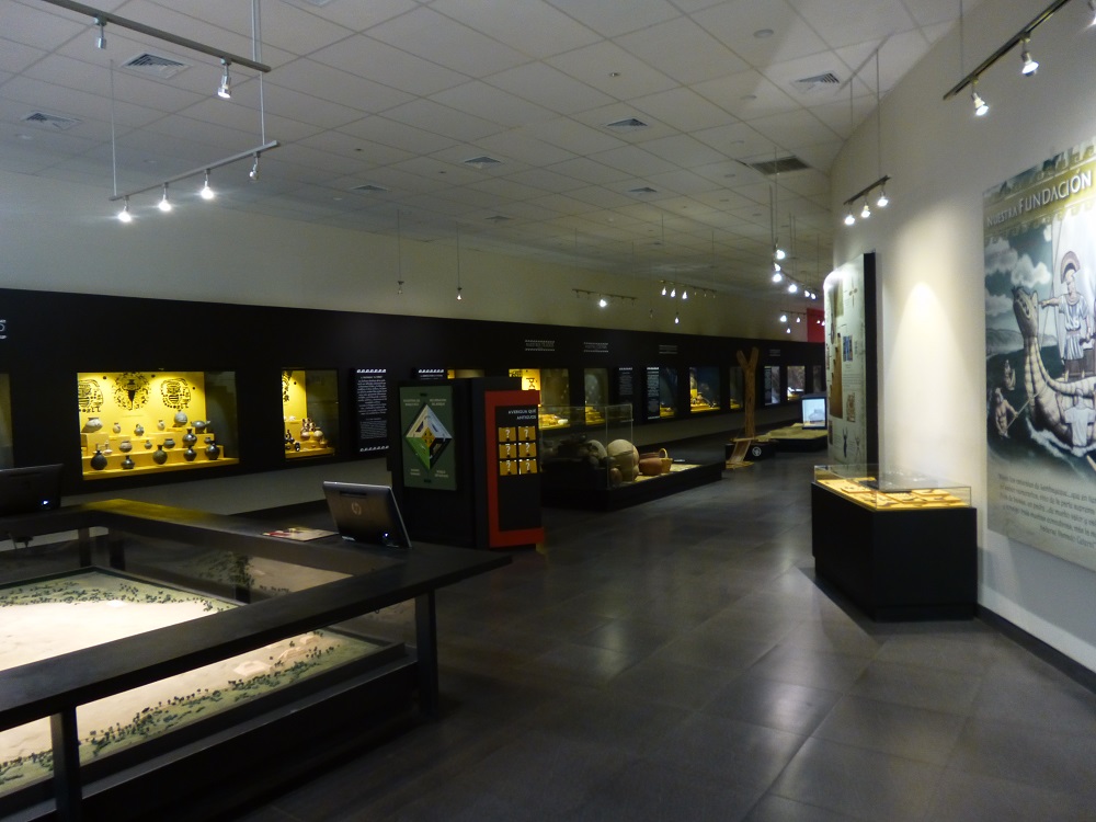 Blick in das Museum von Túcume (Terrain mit über 20 Pyramiden); Foto: Wolfgang Schmale, 1.9.2015)