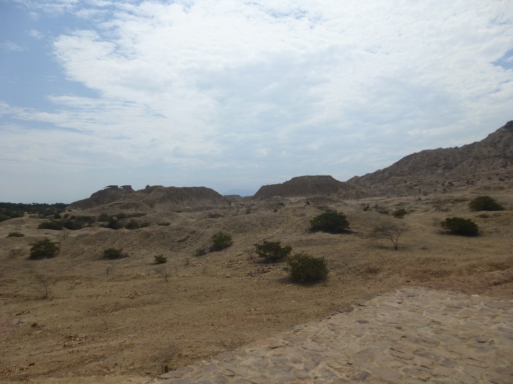 Túcume, Blick in das Pyramidenfeld; Foto: Wolfgang Schmale, 1.9.2015