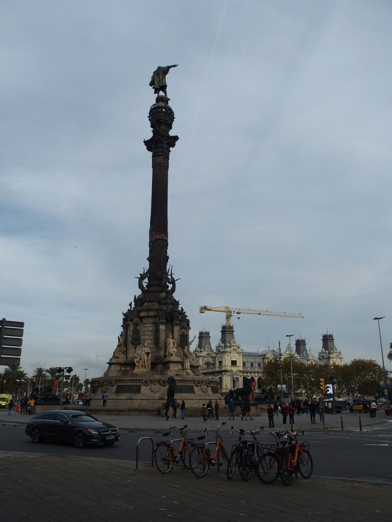 Kolumbus-Säule am Hafen; Foto: Wolfgang Schmale